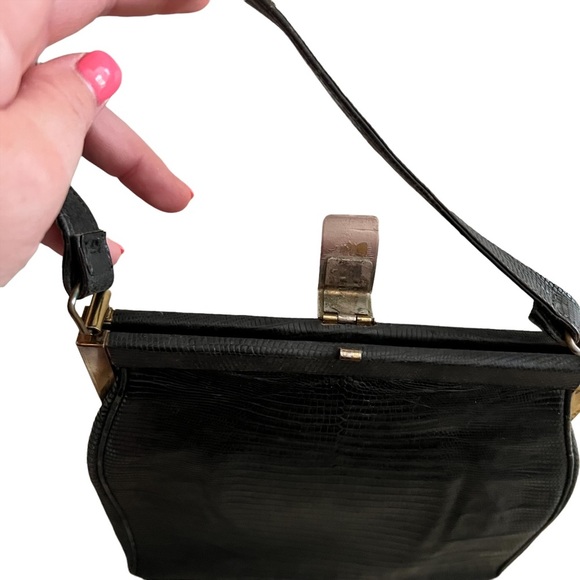 Black Vintage 1960s Leather Clasp Handbag - Picture 5 of 7